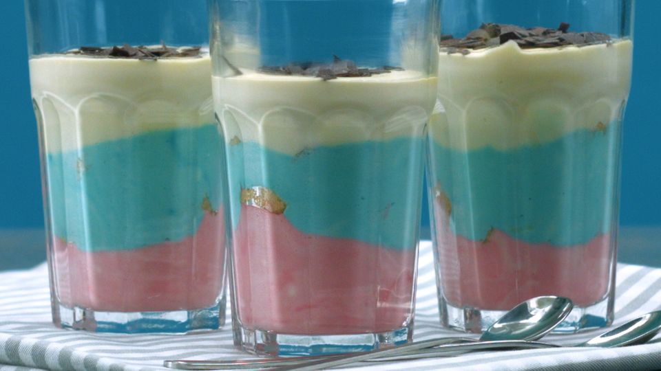 Buntes Tiramisu: Diese Nachspeise ist ein echter Hingucker