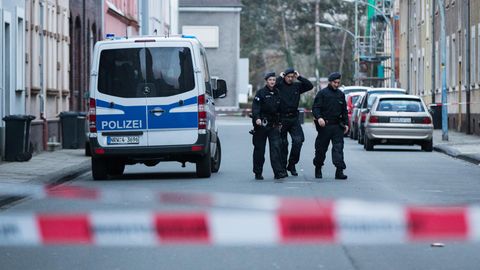 Polizeibeamte am zweiten Tatort des mutmaßlichen Mörders Marcel H. in Herne