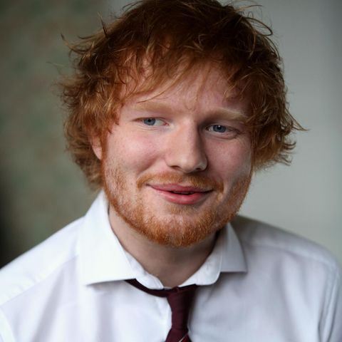 Porträt von Ed Sheeran. Der Musiker erhält eine Gastrolle in der Fantasy-Serie "Game of Thrones"