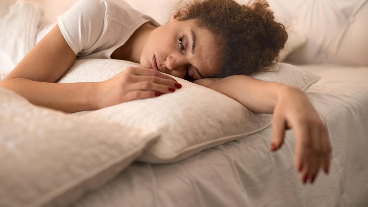 Gut zu wissen: Sie schlafen nicht genug! Wer müde ist, snackt mehr. Das fanden Wissenschaftler in einer Studie heraus. Außerdem reduziert Schlaf Stress. Stress könnte dazu führen, dass der Körper Fettreserven speichert. Sie schlafen nicht genug! Wer müde ist, snackt mehr. Das fanden Wissenschaftler in einer Studie heraus. Außerdem reduziert Schlaf Stress. Stress könnte dazu führen, dass der Körper Fettreserven speichert.