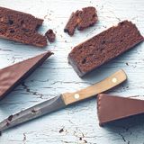 Sie essen das Falsche – nach dem Sport!  Wer denkt, er verbrenne 400 Kilokalorien und könne danach ein Stück Kuchen à 400 Kilokalorien essen, der irrt. Besser wäre es, einen gesunden Snack zu sich zu nehmen – beispielsweise hartgekochte Eier oder einen Protein-Shake.