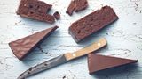 Sie essen das Falsche – nach dem Sport!  Wer denkt, er verbrenne 400 Kilokalorien und könne danach ein Stück Kuchen à 400 Kilokalorien essen, der irrt. Besser wäre es, einen gesunden Snack zu sich zu nehmen – beispielsweise hartgekochte Eier oder einen Protein-Shake.
