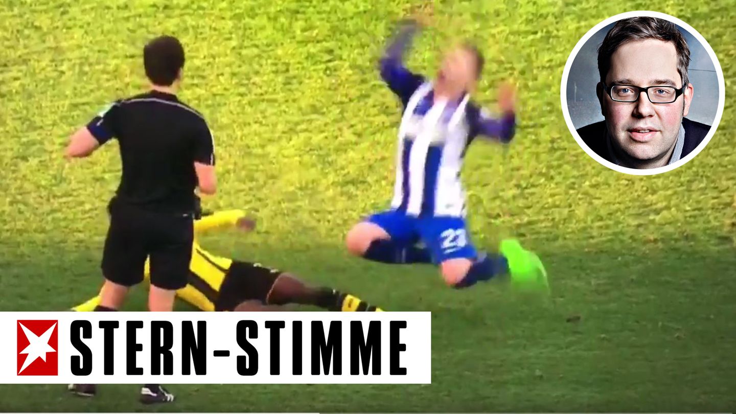Mitchell Weiser hebt nach einem Tritt an auf den Knöchel ab