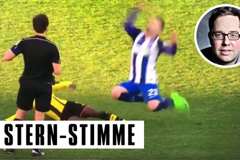Mitchell Weiser hebt nach einem Tritt an auf den Knöchel ab