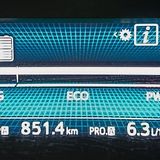 Der Spritverbrauch liegt in der Praxis rund zwei Liter vom theoretischen Wert entfernt.