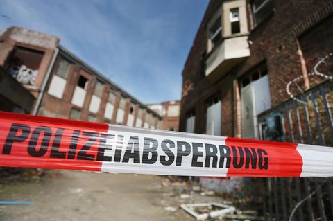 Auf dem Gelände der ehemaligen Papierfabrik "Hermes" in Düsseldorf wurde der Leichnam einer 15-Jährigen gefunden.