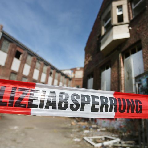 Auf dem Gelände der ehemaligen Papierfabrik "Hermes" in Düsseldorf wurde der Leichnam einer 15-Jährigen gefunden.