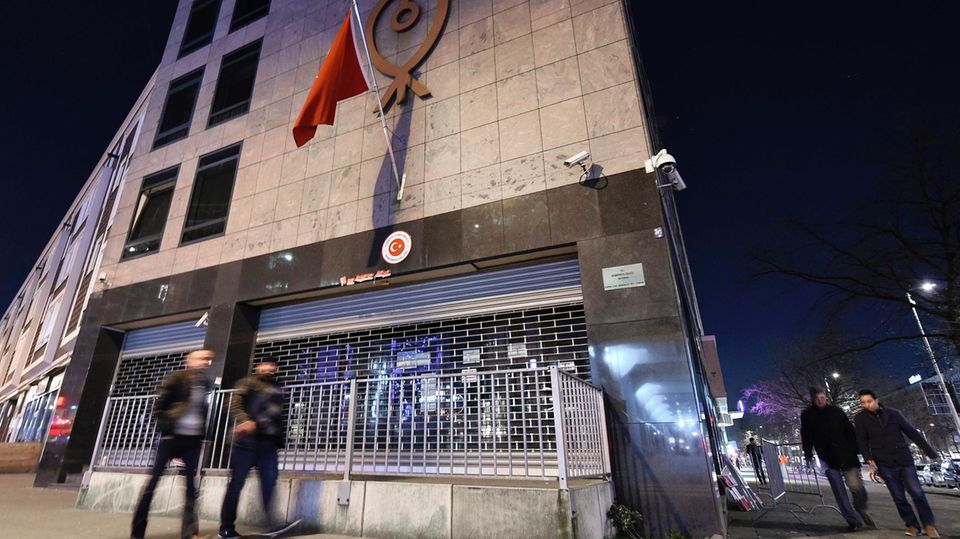 Niederlande: Das türkische Konsulat in Rotterdam.