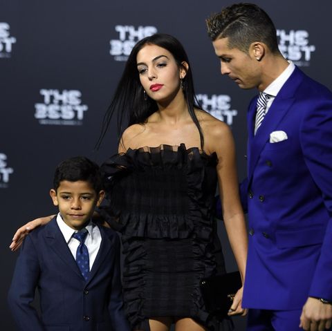 Cristiano Ronaldo mit seiner Freundin Georgina Rodriguez und seinem Sohn Cristiano Ronaldo Jr. bei der Wahl zum Weltfußballer.