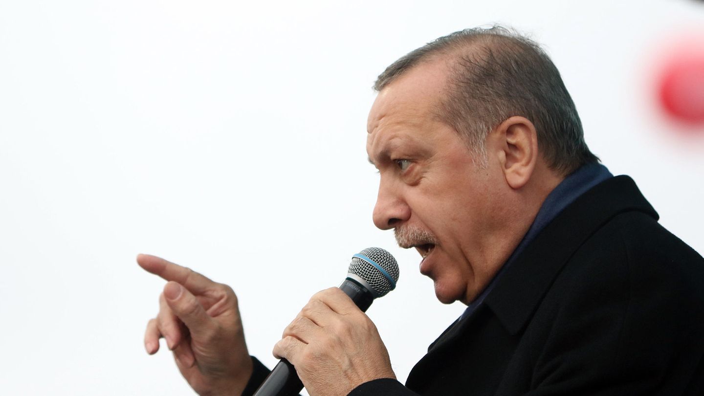 Neue Vorwürfe aus der Türkei: Recep Tayyip Erdogan geht auf Angela Merkel los