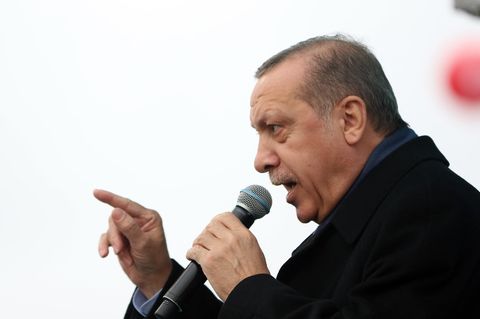Neue Vorwürfe aus der Türkei: Recep Tayyip Erdogan geht auf Angela Merkel los
