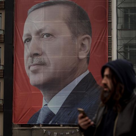 Ein Banner von Recep Tayyip Erdogan dominiert den Taksim Platz in Istanbul