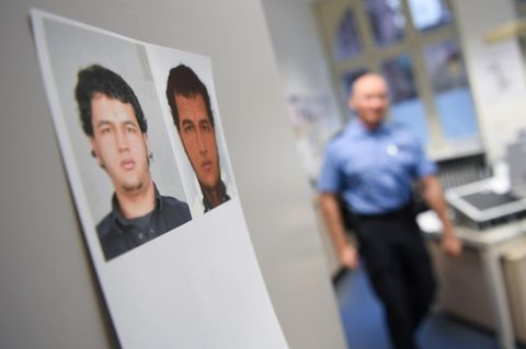 Nach dem Terroranschlag auf einen Berliner Weihnachtsmarkt fahndete die Polizei mit Fotos nach dem Tunesier Anis Amri