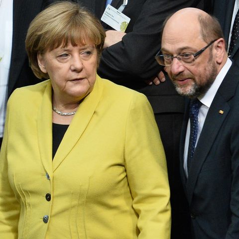 Angela Merkel und Martin Schulz im Bundestag - Die Spitzenkandidaten von CDU und SPD liegen im Wahltrend nahezu gleichauf