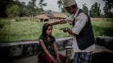 Devi Ram Dhamala ist 59 Jahre alt. Er arbeitet als traditioneller Heiler. Werden Mädchen während ihrer Periode krank, beginnt Dhamalas Arbeit. Er versucht, die Frauen zu "heilen" und wirkt dabei massiv auf sie ein. Viele Heiler beschimpfen die Mädchen und greifen sie körperlich an, da sie glauben, sie seien von bösen Geistern besessen.