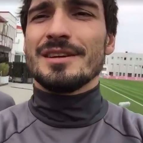 Mats Hummels (r.) und Thomas Müller (l.) werden sich wohl in der nächsten Zeit abseits des Fußballplatzes Wettkämpfe liefern