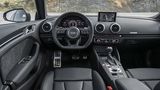 Das Cockpit der Audi RS3 Limousine