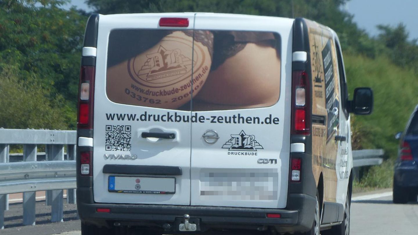 Eine Druckfirma hielt es für eine gute Idee, einem Frauenhintern den Firmenstempel zu verpassen. Frauen seien keine Objekte, deren Körper bedruckt werden können, so der Werberat.
