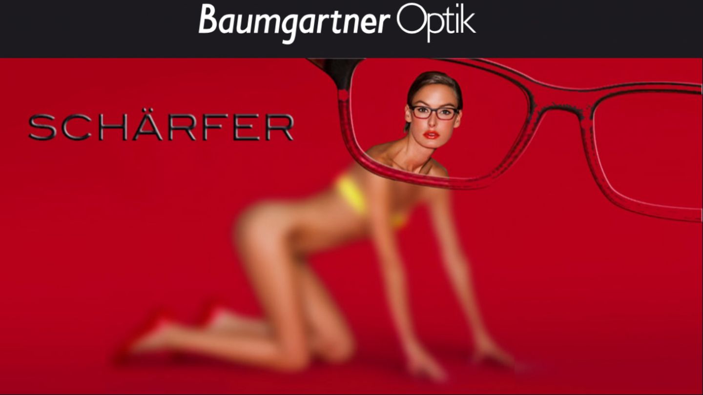 Ein Optiker handelte sich mit diesem Motiv eine Rüge des Werberats ein: Der Blick der Betrachter würde nicht nur auf das in der Werbung scharf zu sehende Gesicht der Frau mit Brille gerichtet, sondern gerade auf den sexistisch zur Schau gestellten Körper der Frau gelenkt.