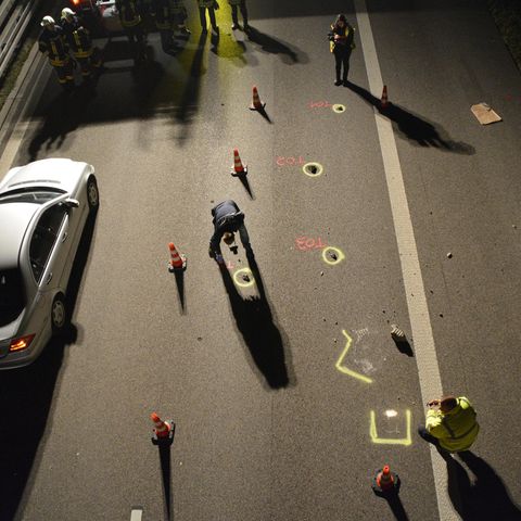 Ein Bild und viele Fragezeichen: Warum warf Jörg B. einen Stein auf die Autobahn 7?