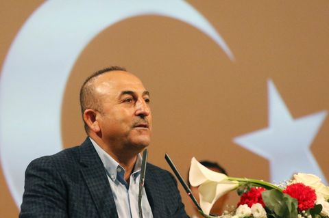 Der türkische Außenminister Mevlüt Cavusoglu provoziert mit neuen Äußerungen.