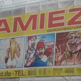 Mit einem zweifelhaften Comic-Strip"verschönerte" ein Gerüstbauer seine Baustelle. Der Herrenwitz ging dem Werberat zu weit, er sprach eine Rüge aus.