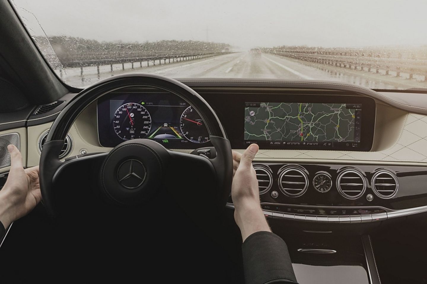 Bis zu 30 Sekunden kann die S-Klasse autonom fahren - offiziell