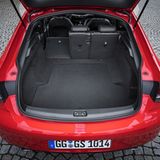 Die Rückbanklehnen sind geteilt umlegbar