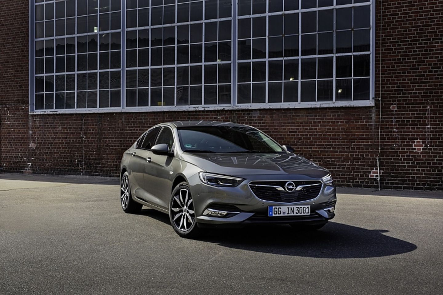 Der Opel Insignia Grand Sport soll auch die Premium-Konkurrenz herausfordern