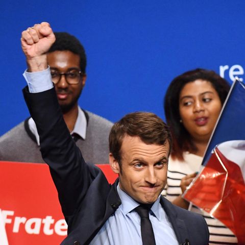 Mit der Faust des Siegers: Emmanuel Macron, hier bei einer Wahlveranstaltung in Angers.