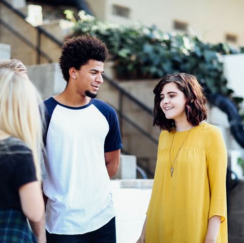 Psychologische Tricks: Mit diesen Tricks bringt ihr andere Menschen dazu, euch zu mögen