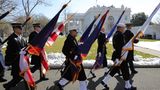 Vor dem Weißen Haus diplomatische Normalität: Fahnenträger marschieren, bringen sich in Stellung.