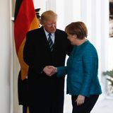 Angela Merkel ist zu Gast im Weißen Haus beim neuen US-Staatschef Donald Trump. Im Vorfeld wurden die Unterschiede der beiden betont. Beim ersten Händedruck geben sich beide betont normal ...