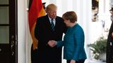 Angela Merkel ist zu Gast im Weißen Haus beim neuen US-Staatschef Donald Trump. Im Vorfeld wurden die Unterschiede der beiden betont. Beim ersten Händedruck geben sich beide betont normal ...