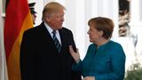 Zu besprechen gibt es vieles: Trump wetterte im Wahlkampf immer wieder, dass er Merkels Flüchtlingspolitik für katastrophal halte. Merkel wiederum betonte, auch ein politischer Neuling wie Trump müsse die Gewaltenteilung respektieren und Gerichtsentscheide hinnehmen.