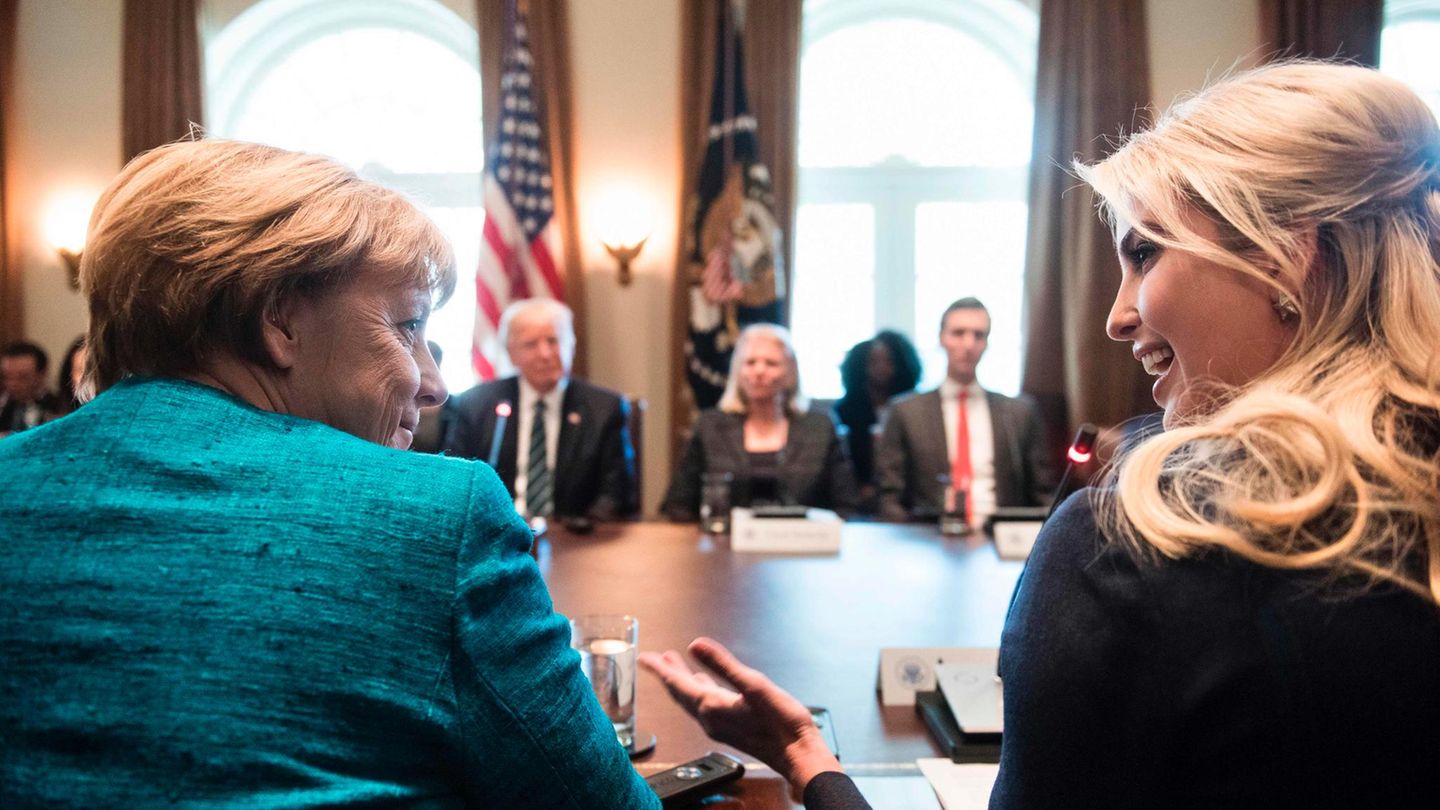 Und dann gibt es doch ein Lächeln zwischen den beiden Frauen