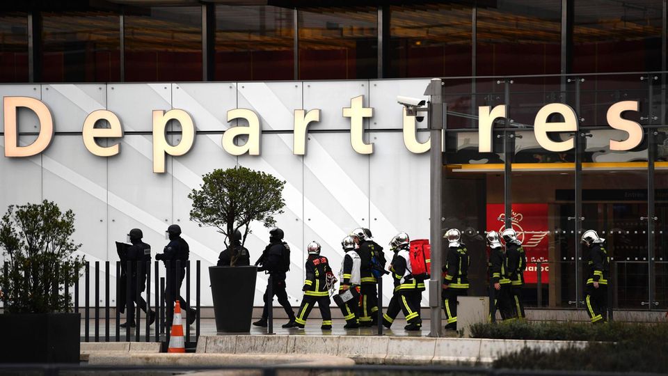 Was wollte der Angreifer am Pariser Flughafen?