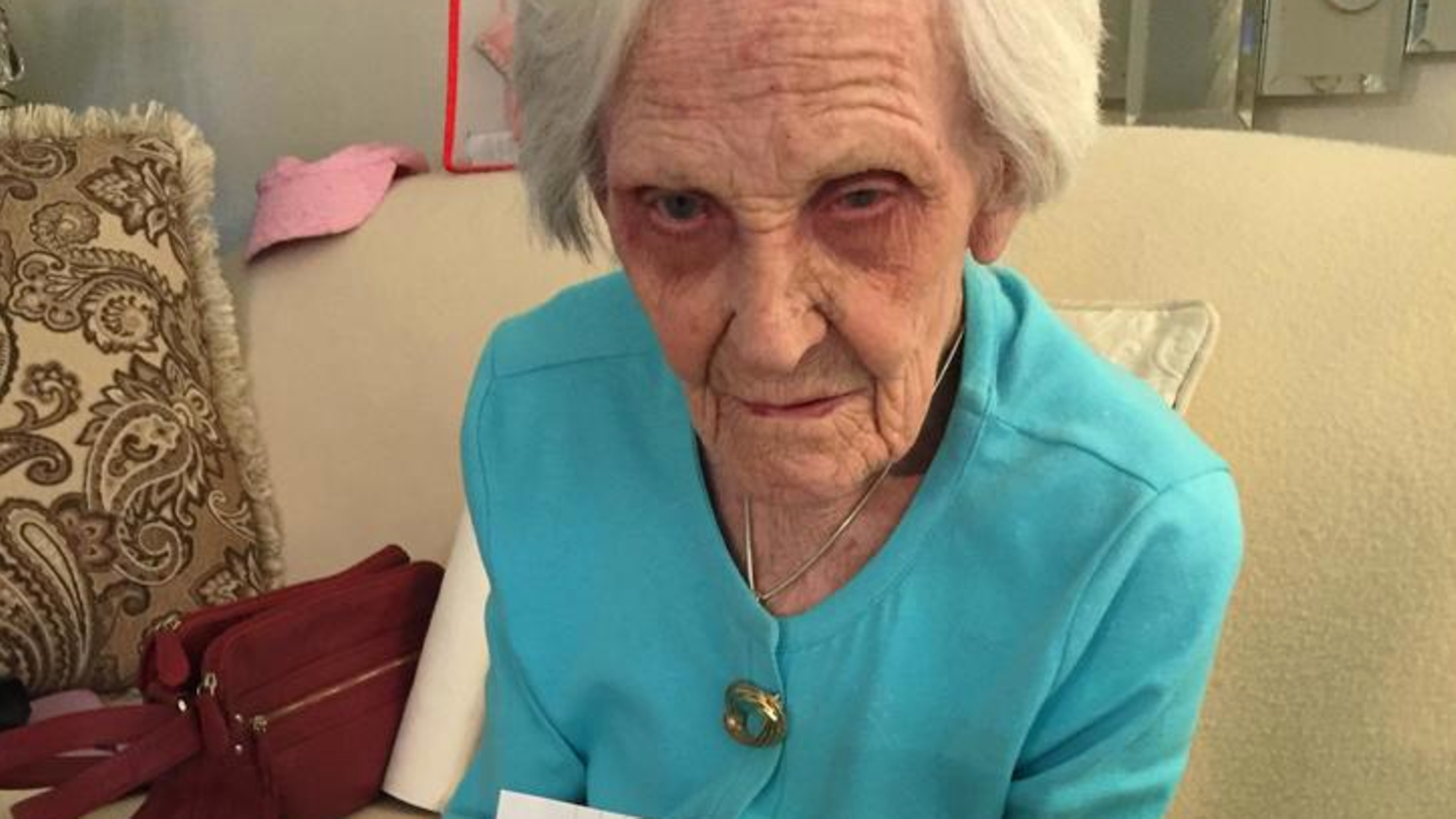 Die 101-jährige Caroline liebte die 50er Jahre und isst jeden Tag Eis. Ihre Lebensweisheiten kann man bei Reddit nachlesen.