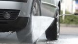 Die Winterreifen müssen sauber gemacht werden bevor diese in den Sommerschlaf eingemottet werden