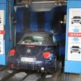 Ein Fahrt durch die Waschstraße bringt Glanz in die eigene Garage