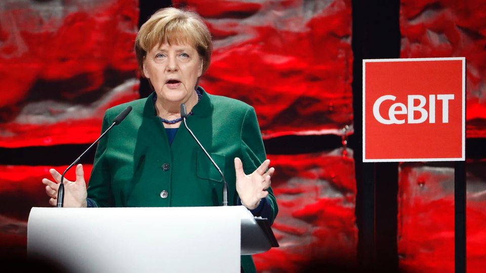 Angela Merkel hat die CeBIT in Hannover offiziell eröffnet