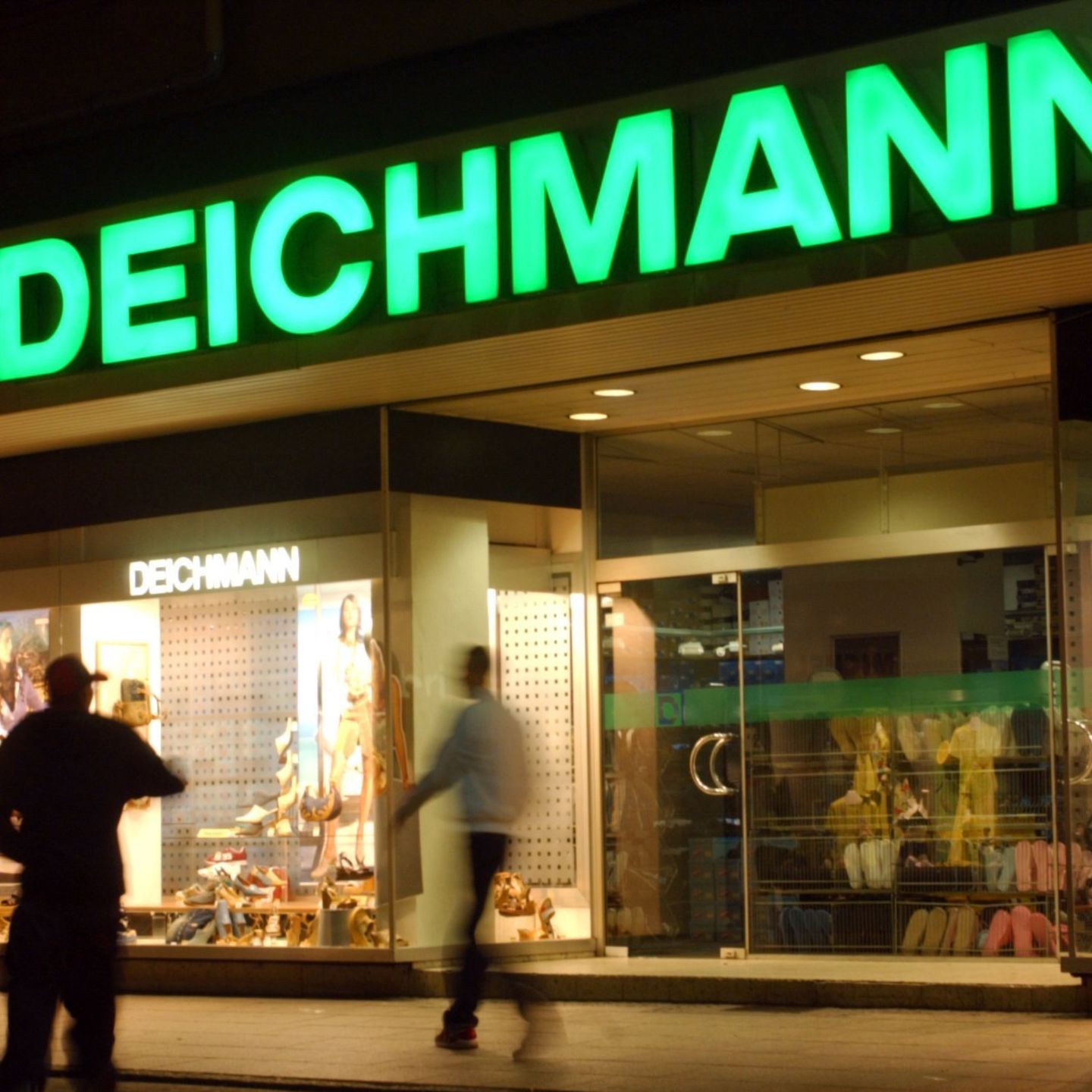 Deichmann mit Rekordergebnis: Wie Schuhhändler der trotzt |