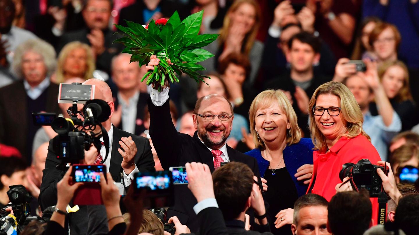 Martin Schulz lässt sich feiern