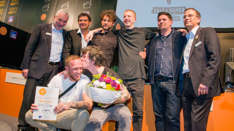 Junge Gastro-Start-ups: Um 10.000 Euro reicher: Die Jungs von "Salt & Silver" haben den Gastro-Startup-Wettbewerb des Hamburger Leaders Club gewonnen Um 10.000 Euro reicher: Die Jungs von "Salt & Silver" haben den Gastro-Startup-Wettbewerb des Hamburger Leaders Club gewonnen