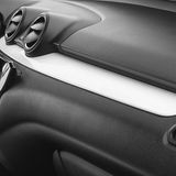 Farbige Applikationen hübschen das Interieur auf