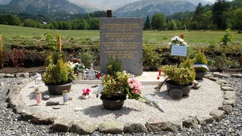 Gedenkstätte für die Opfer der Germanwings-Katastrophe nahe der Absturzstelle in den französischen Alpen