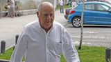 Platz 4: Amancio Ortega  Er ist der reichste Mensch Europas. Der Spanier arbeitete schon als 14-Jähriger in einem Bekleidungsgeschäft. 1972 gründete er das erste Unternehmen seiner heutigen Unternehmensgruppe Inditex, die im Bekleidungssektor aktiv ist. 1975 eröffnete er die erste Zara-Filiale in Spanien, heute gibt es über 1700 Zara-Geschäfte weltweit. Unter anderem gehören auch noch Bershka, Massimo Dutti und Pull & Bear zu Inditex. Ortegas Vermögen umfasst ungefähr 71,3 Milliarden US-Dollar. Der 80-Jährige lebt sehr zurückgezogen und hat noch nie ein Interview gegeben. Lange galt sein Aussehen als eines der größten Geheimnisse der Geschäftswelt Spaniens, da es kein Foto von ihm gab.