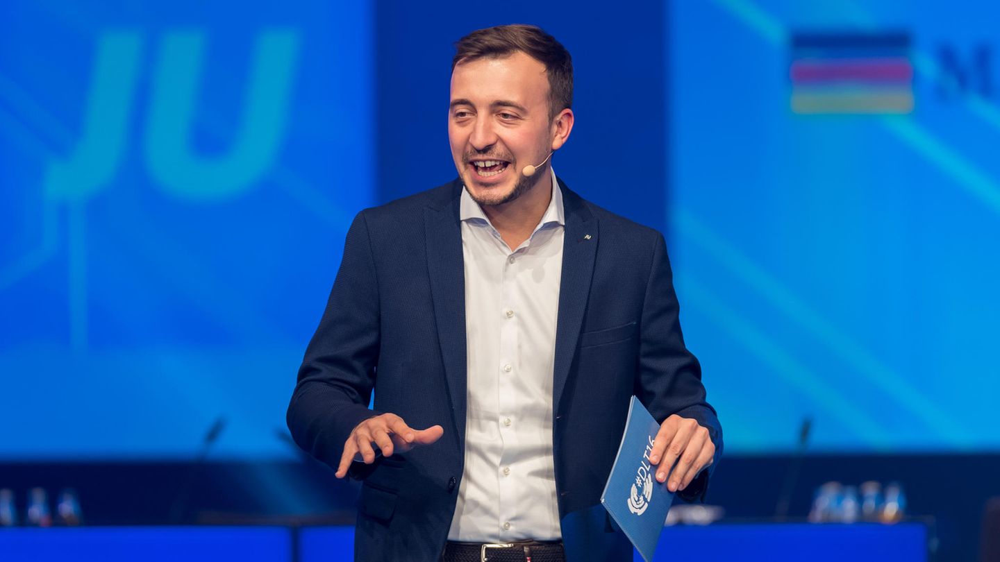 Paul Ziemiak, Vorsitzender der Jungen Union, hat vor allem SPD-Kanzlerkandidat Martin Schulz im Visier (Archivbild).