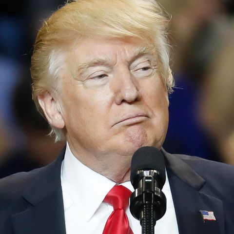 Der US-Präsident Donald Trump (l.) und der FBI-Direktor James Comey