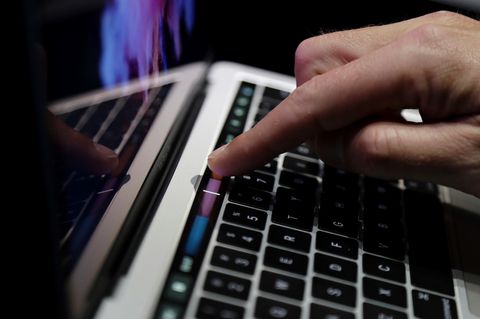 Künftig dürfen sich Flugreisende nicht mehr auf allen Flügen in die USA die Zeit mit ihrem Laptop vertreiben